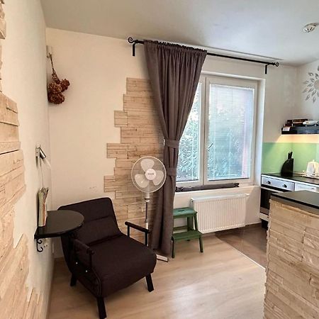 Bastien Studio Near Airport Prága Kültér fotó
