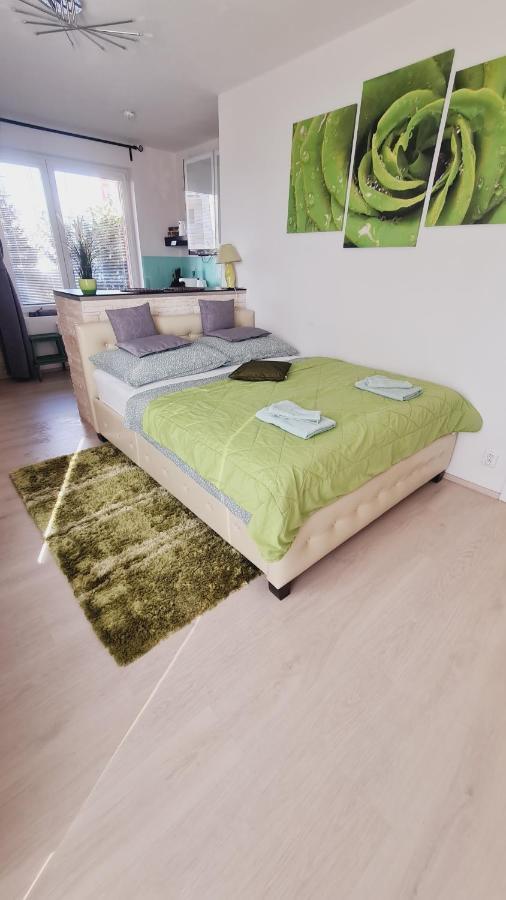 Bastien Studio Near Airport Prága Kültér fotó