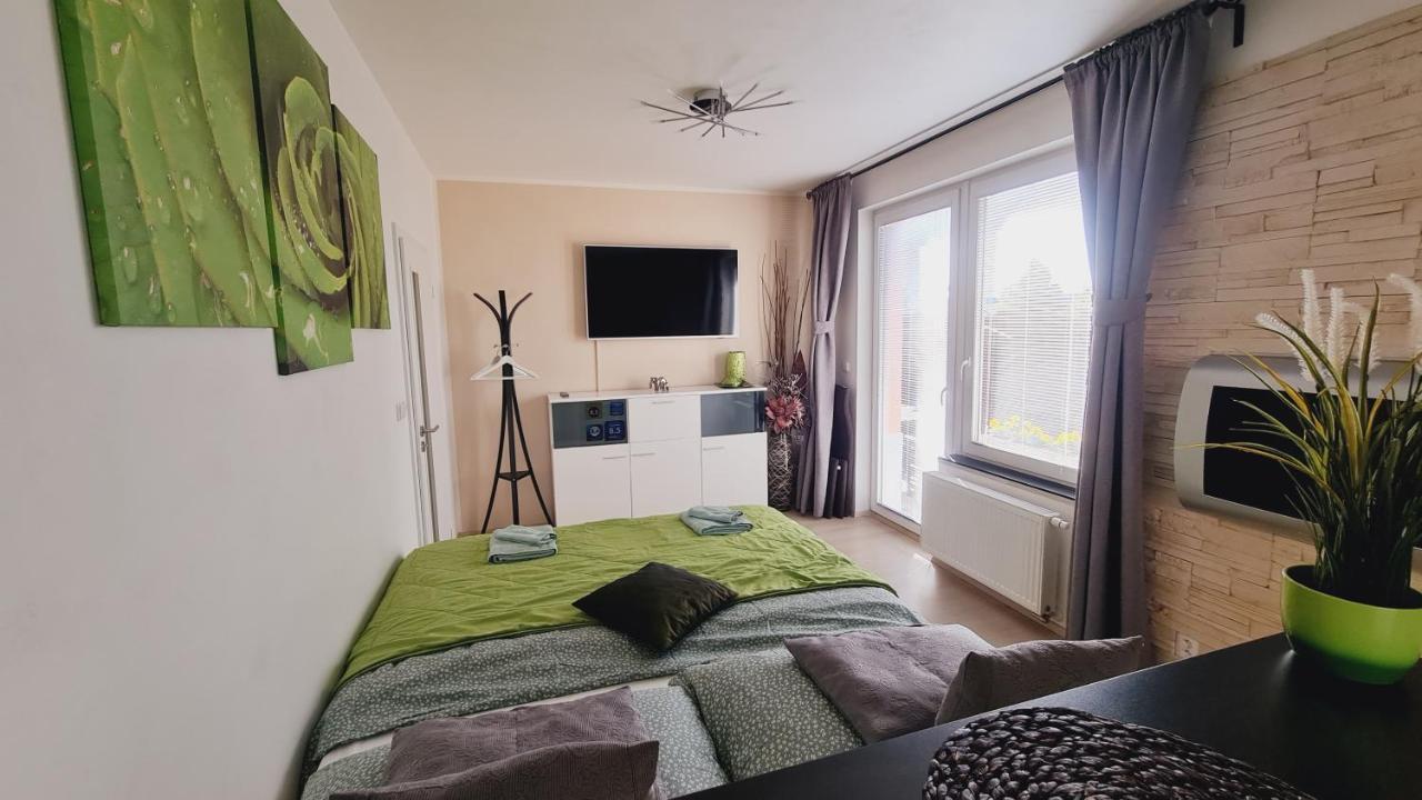 Bastien Studio Near Airport Prága Kültér fotó