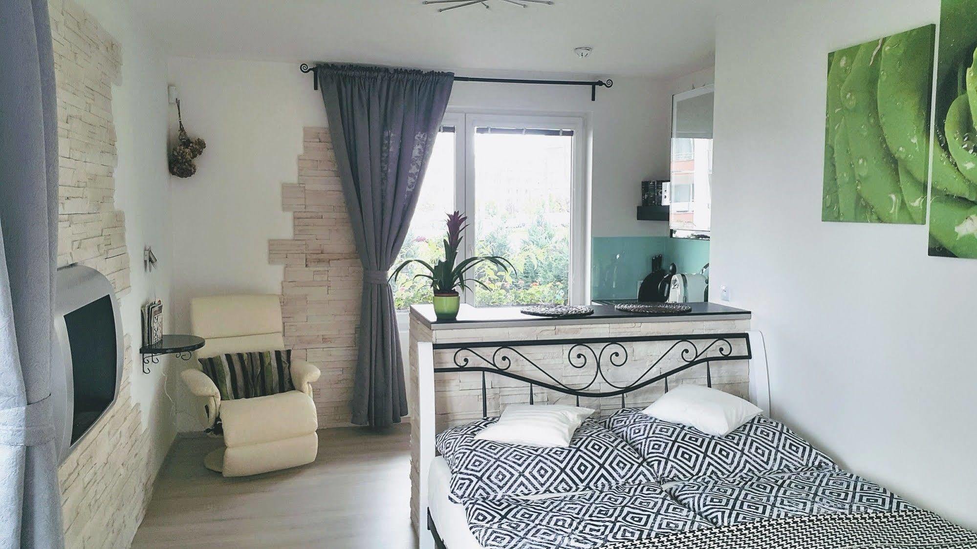 Bastien Studio Near Airport Prága Kültér fotó