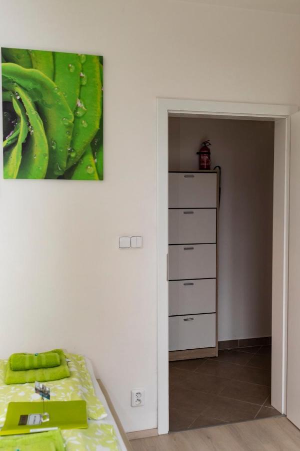 Bastien Studio Near Airport Prága Kültér fotó